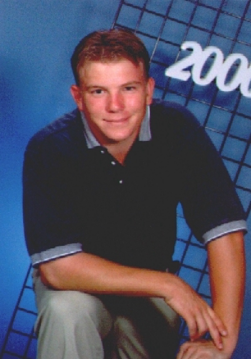 2000/06(June)/800x600_2000-06-Teddy_Mussatto_Grad.jpg