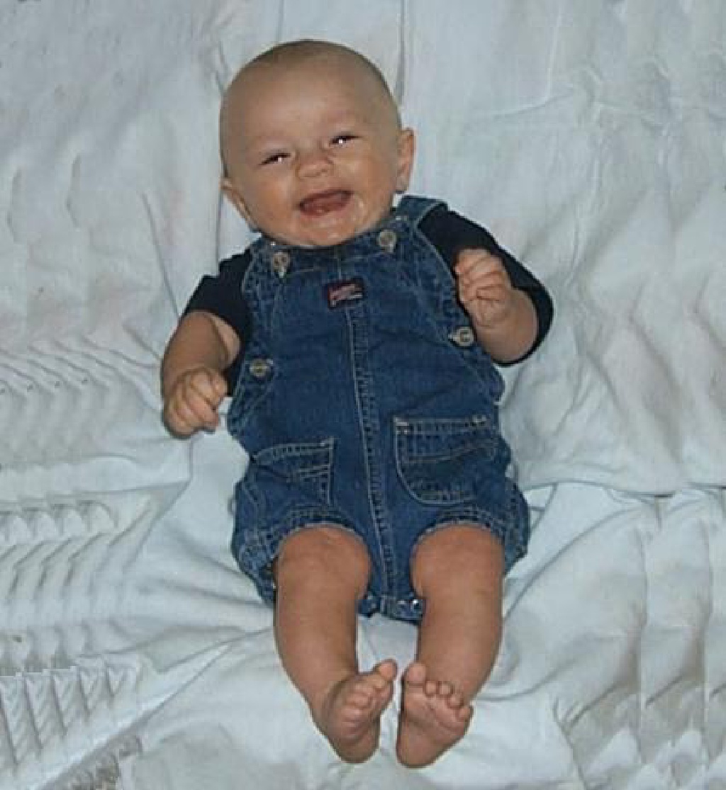 2000/07(July)/1024x768_2000-07-01-1738-Vale-Smiling.JPG