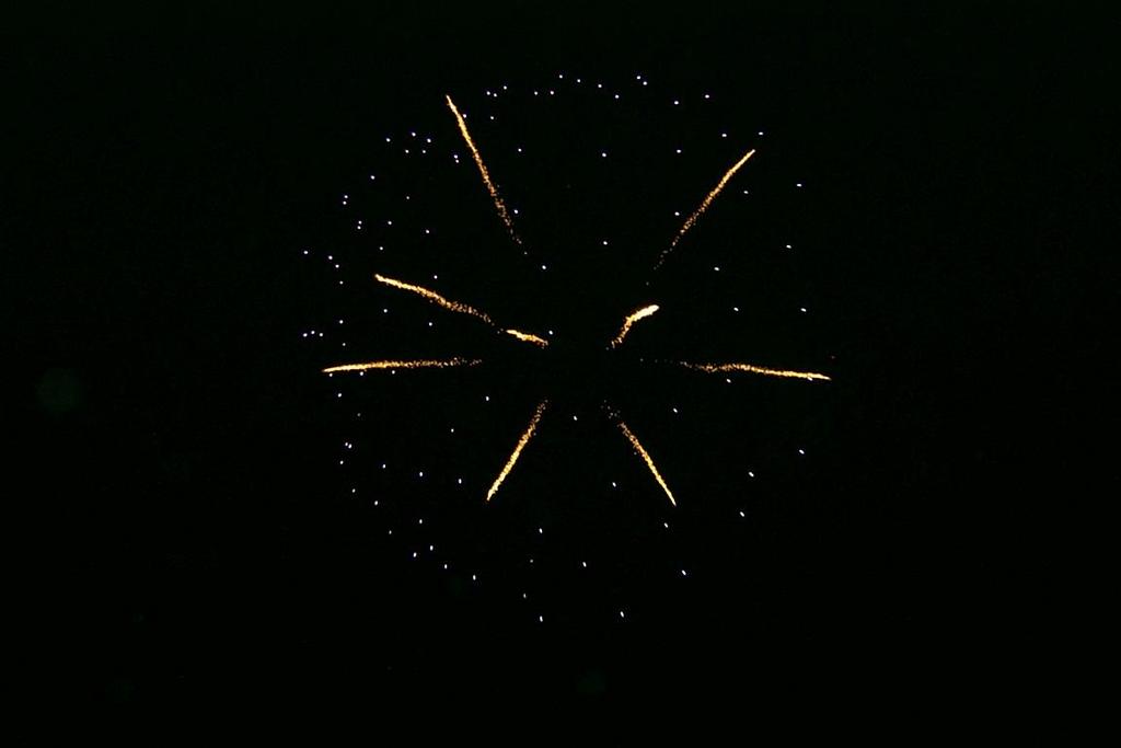 2000/07(July)/1024x768_2000-07-03-1772-Lost-Creek-FireWorks.JPG