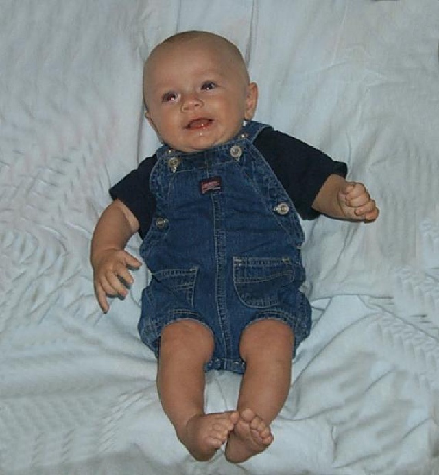 2000/07(July)/640x480_2000-07-01-1736-Vale-Smiling.JPG