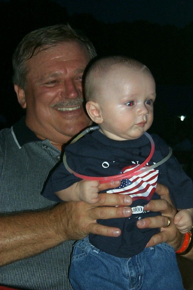 2000/07(July)/800x600_2000-07-03-1762-Let's-Dance-Vale-Grandpa.JPG