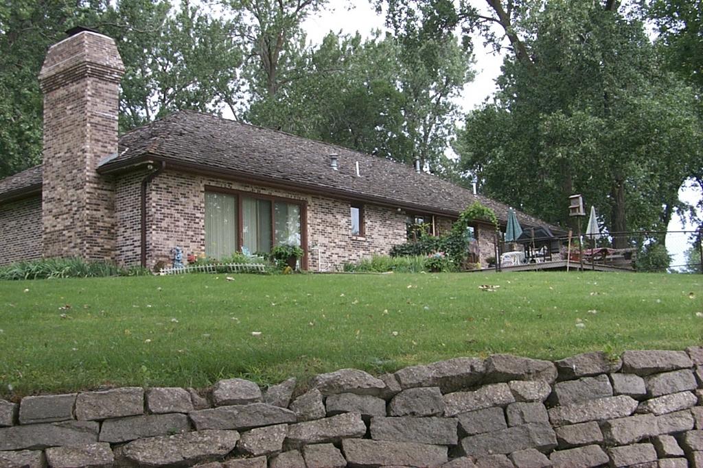2000/08(August)/South_Dakota_Family/1024x768_2000-07-22-1985-Marcis-house.JPG