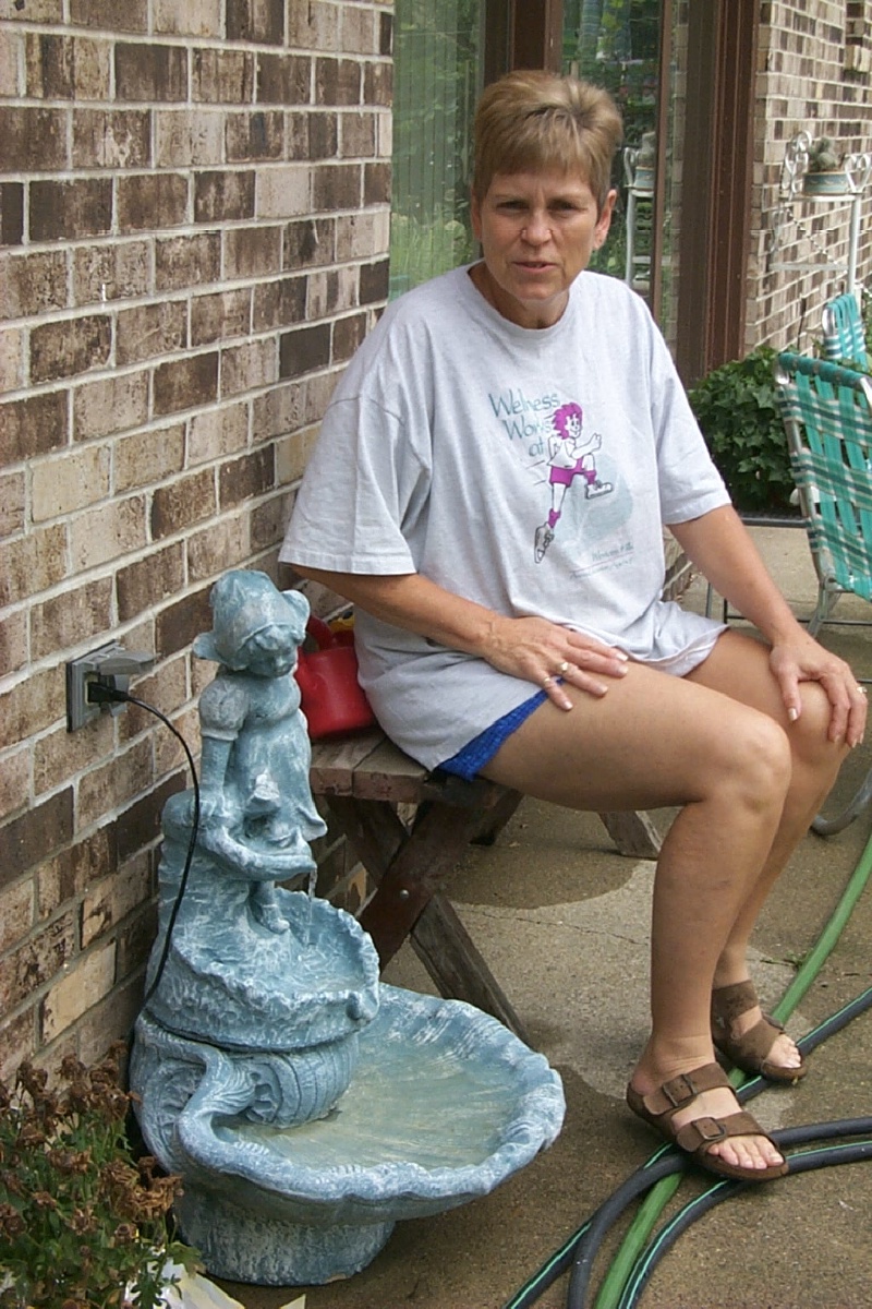 2000/08(August)/South_Dakota_Family/2000-07-22-1978-Maric-Water-Fountain.JPG