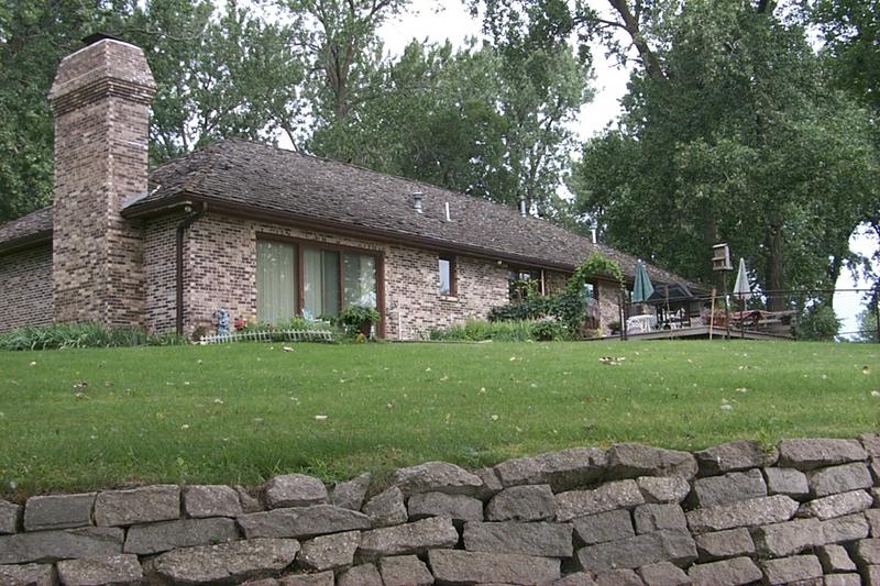 2000/08(August)/South_Dakota_Family/800x600_2000-07-22-1985-Marcis-house.JPG