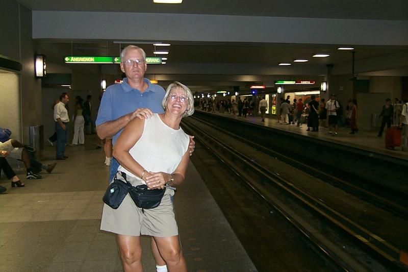 2000/08(August)/Tremblant_Canada/800x600_2000-08-25-2157-Jim-Donna-Subway-(Metro).JPG