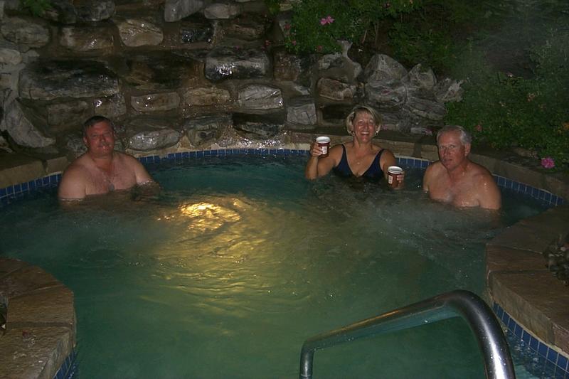 2000/08(August)/Tremblant_Canada/800x600_2000-08-31-2236-Hot-Tubin.JPG