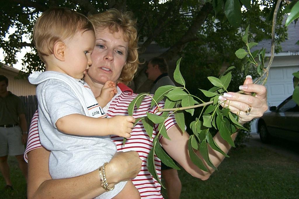 2000/08(August)/Welcome_Back_to_Austin/1024x768_2000-08-11-2044-Chance-Grandma.JPG