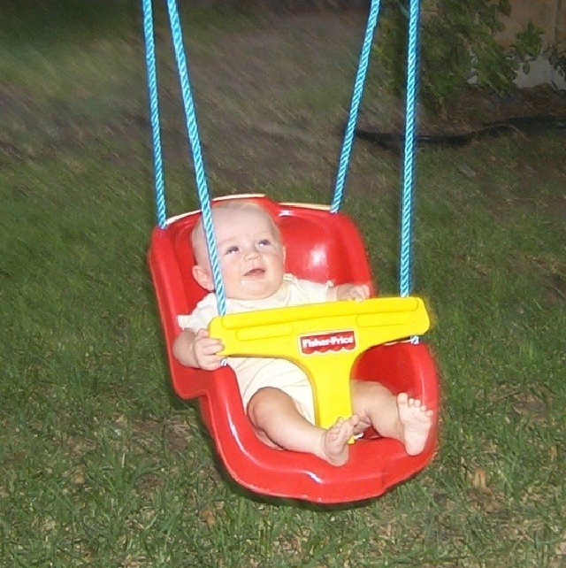 2000/08(August)/Welcome_Back_to_Austin/640x480_2000-08-11-2028-Vale-Swing.JPG