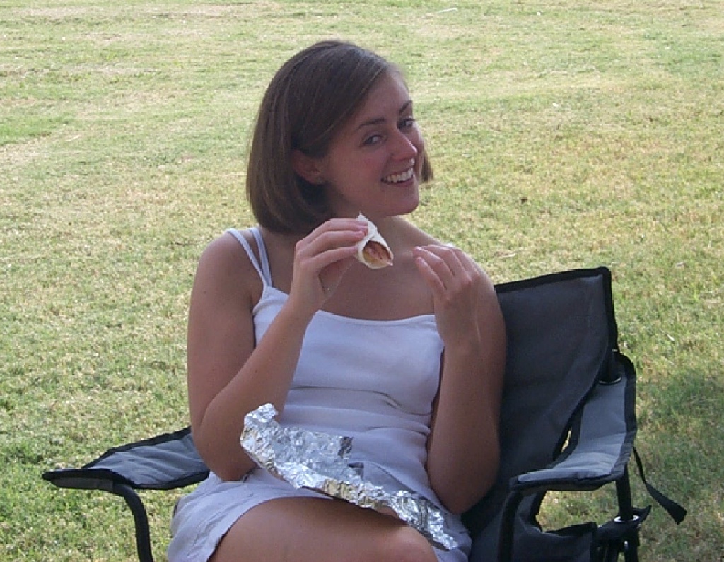 2000/09(September)/1024x768_2000-09-09-2299-Tailgate-Party-Heathers-1st-Breakfast-Taco.JPG