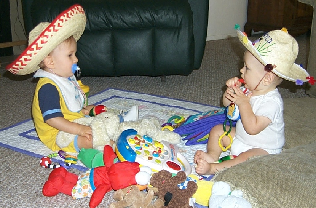 2000/09(September)/1024x768_2000-09-19-2361-Vale-Chance-Sombreros.JPG