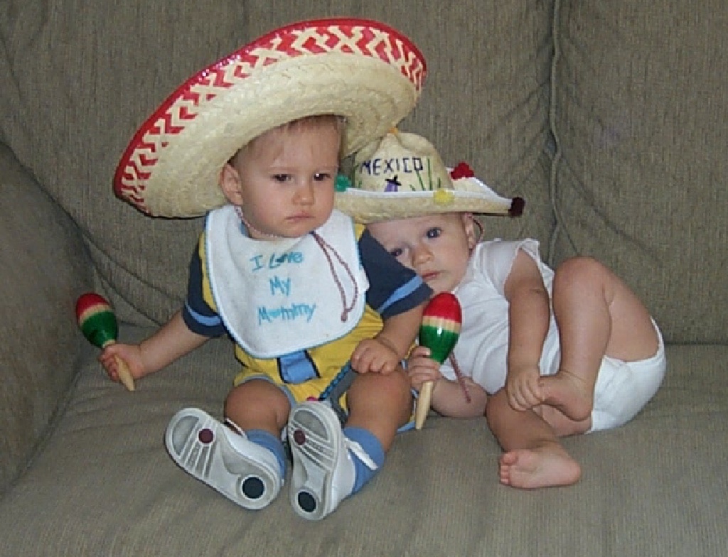 2000/09(September)/1024x768_2000-09-19-2364-Vale-Chance-Sombreros.JPG