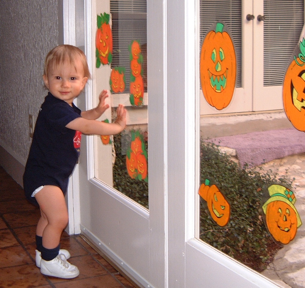 2000/09(September)/1024x768_2000-09-29-20-Chance-Halloween-Faces.JPG