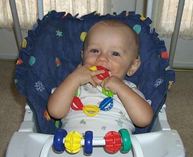 2000/09(September)/640x480_2000-09-09-2311-Vale-at-Grandmas-after-tailgating.JPG