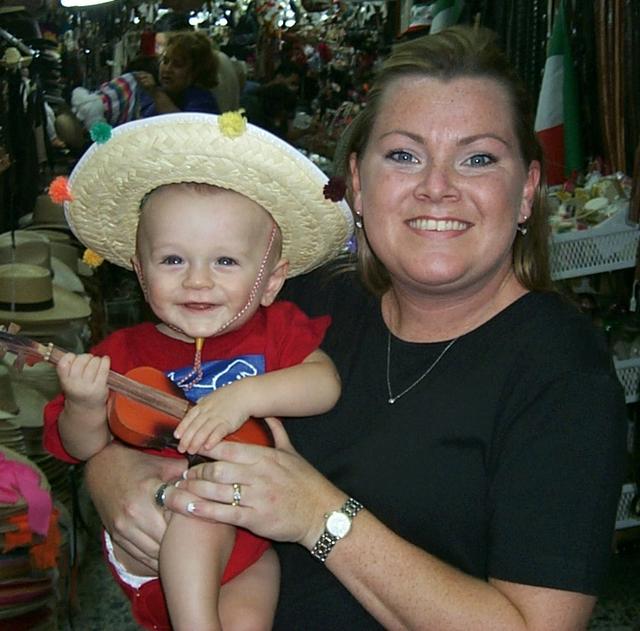 2000/09(September)/640x480_2000-09-16-2321-Vale-Katie-Laredo-Mexico.JPG