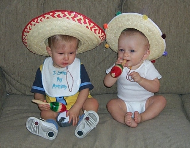 2000/09(September)/640x480_2000-09-19-2365-Vale-Chance-Sombreros.JPG