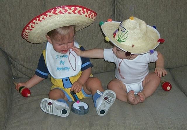 2000/09(September)/640x480_2000-09-19-2366-Vale-Chance-Sombreros.JPG