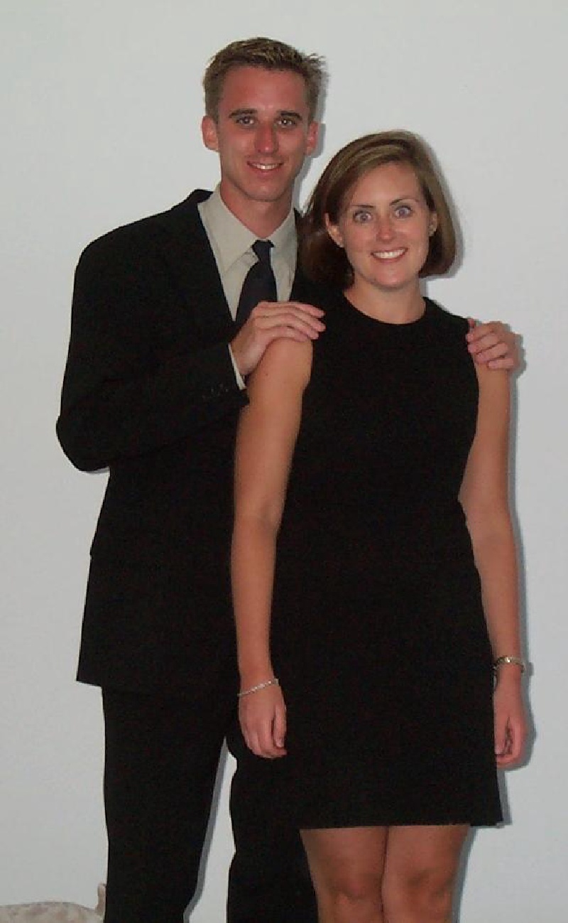 2000/09(September)/800x600_2000-09-11-heather_josh_dressedup2.jpg