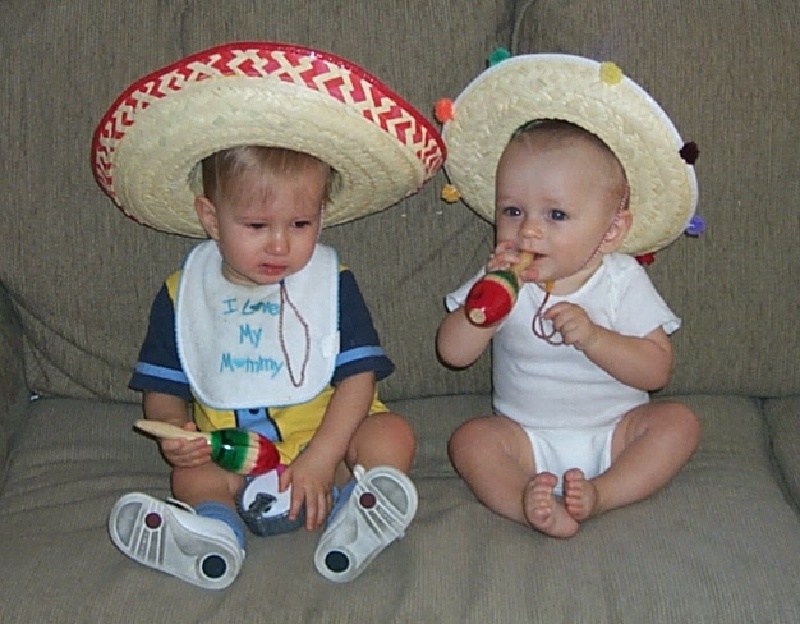 2000/09(September)/800x600_2000-09-19-2365-Vale-Chance-Sombreros.JPG