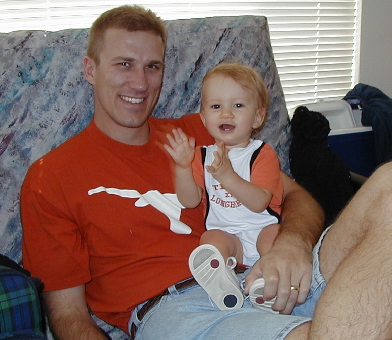 2000/09(September)/800x600_2000-09-23-Longhorns-Travis-Chance.JPG