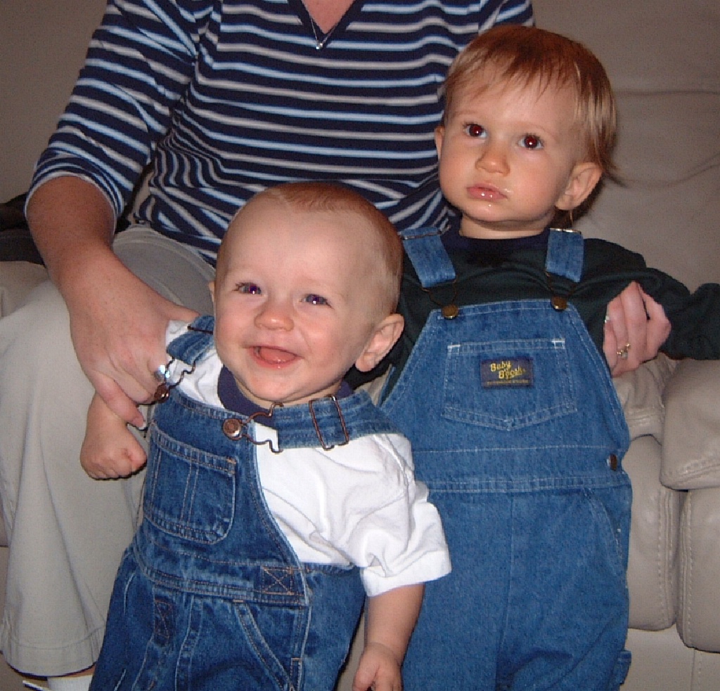 2000/10(October)/Chance_First_Birthday/1024x768_2000-10-07J-Cousins.JPG