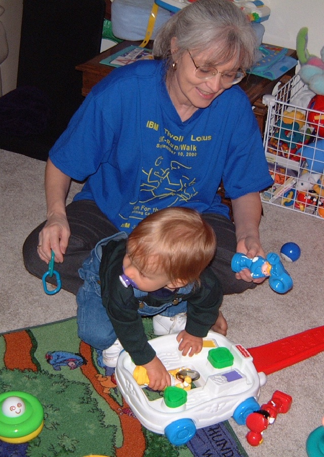 2000/10(October)/Chance_First_Birthday/640x480_2000-10-07D-Chance-Grammy-Hammett.JPG