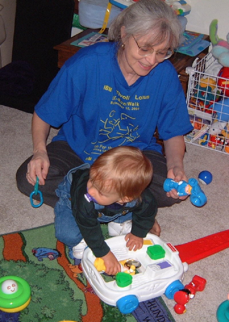 2000/10(October)/Chance_First_Birthday/800x600_2000-10-07D-Chance-Grammy-Hammett.JPG