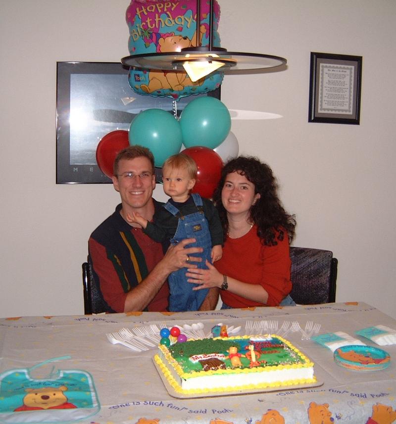2000/10(October)/Chance_First_Birthday/800x600_2000-10-07H-Travis-Susie-Chance-Cake.JPG