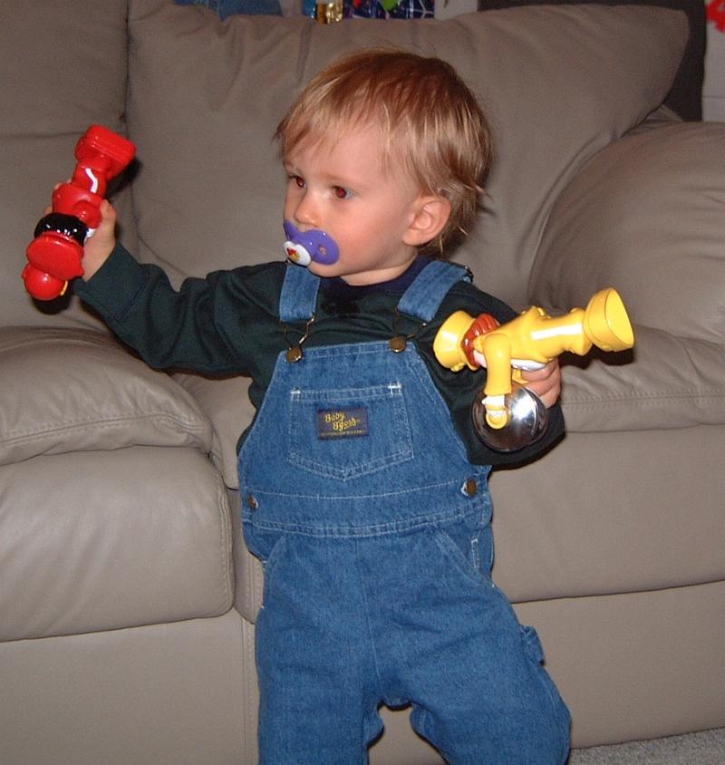 2000/10(October)/Chance_First_Birthday/800x600_2000-10-07K-Chance-Toys.JPG