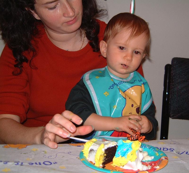 2000/10(October)/Chance_First_Birthday/800x600_2000-10-07N-Chance-Eating-Cake.JPG