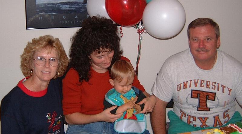 2000/10(October)/Chance_First_Birthday/800x600_2000-10-07P-Janeen-Susie-Chance-Jim.JPG