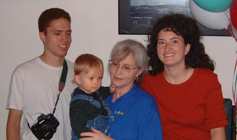 2000/10(October)/Chance_First_Birthday/800x600_2000-10-07Q-Mark-Chance-Susana-Susie.JPG