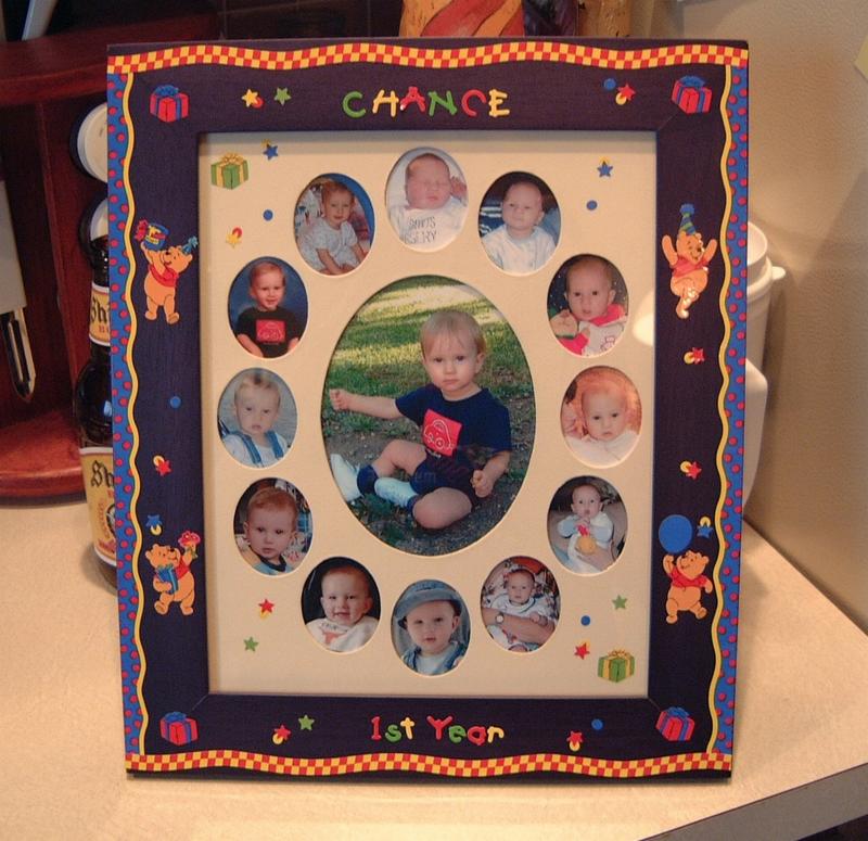 2000/10(October)/Chance_First_Birthday/800x600_2000-10-07W-Picture-frame.JPG