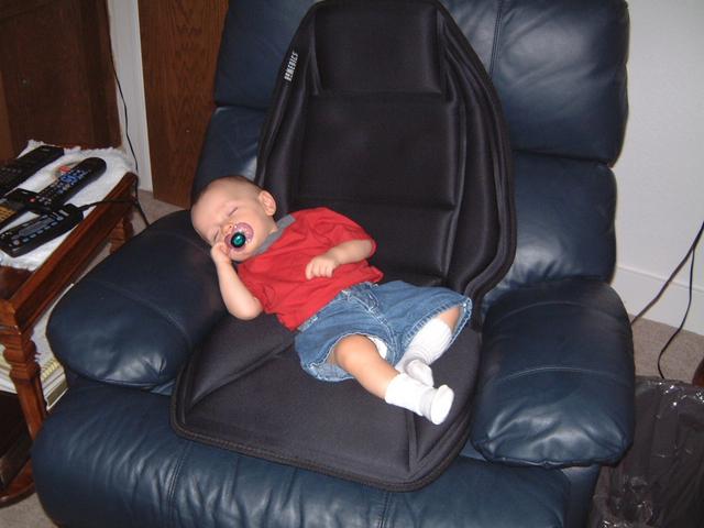 2000/10(October)/October_Other/640x480_2000-10-18-33-Vale-Sleeping.JPG