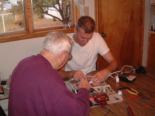2000-10-23-35-fixing-hairdryer.JPG