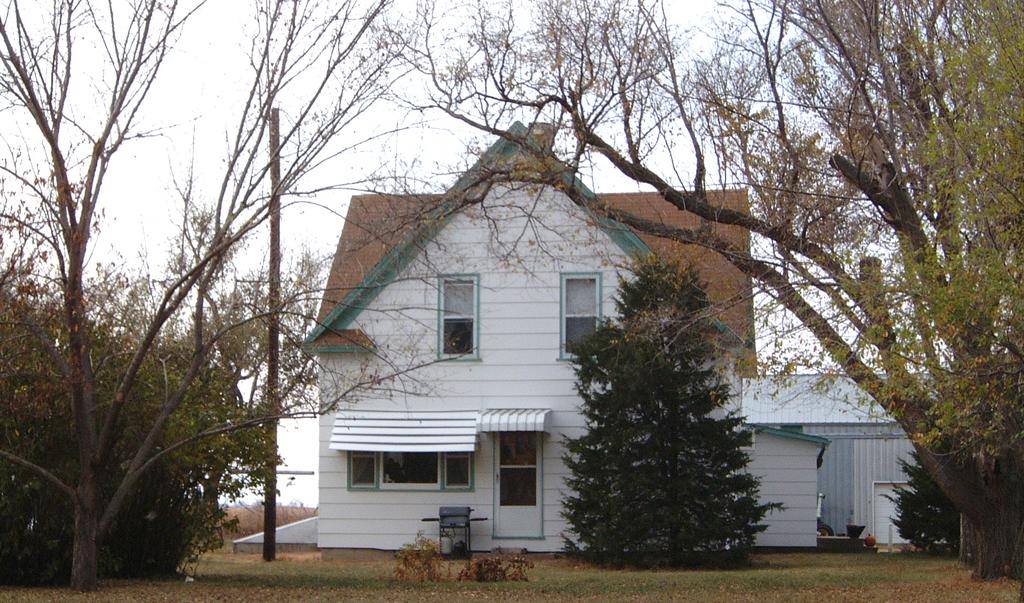 2000/10(October)/SD_Scott_Reunion/1024x768_2000-10-23-3-Fresh-Painted-Farm-House.JPG