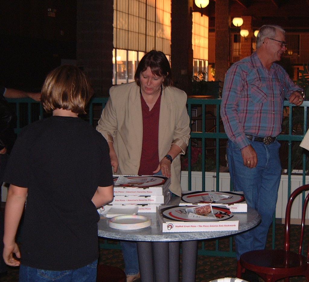 2000/10(October)/SD_Scott_Reunion/1024x768_2000-10-26-18-Holidome.JPG