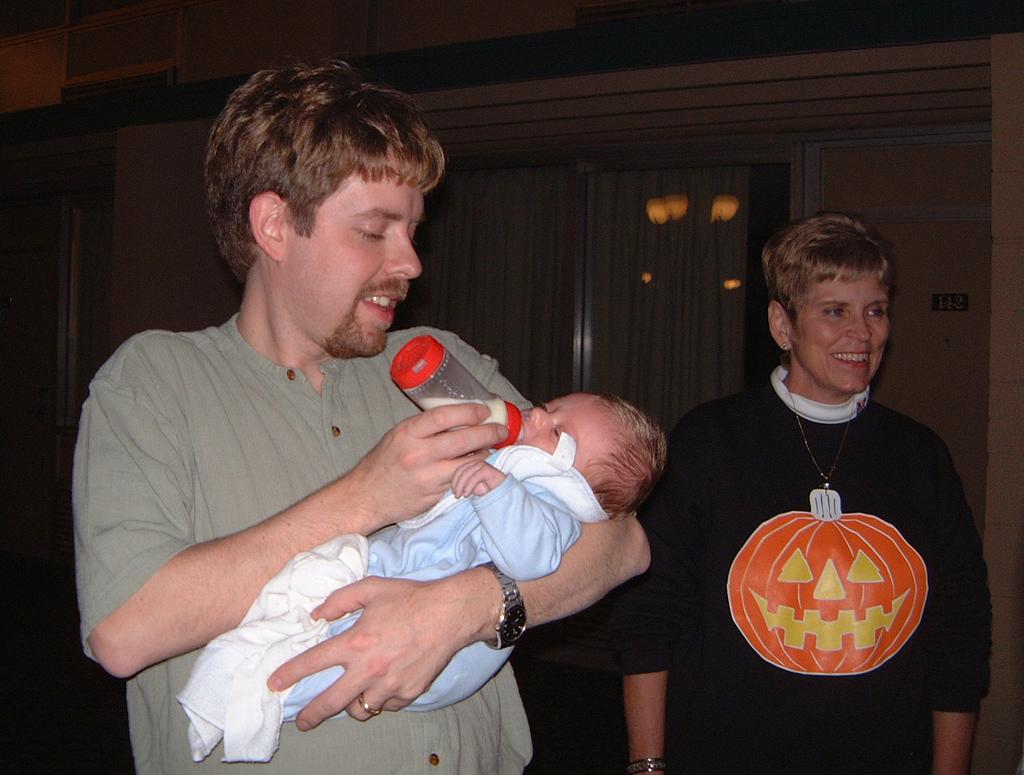 2000/10(October)/SD_Scott_Reunion/1024x768_2000-10-26-28-Holidome-Jason-Kobe-Marci.JPG