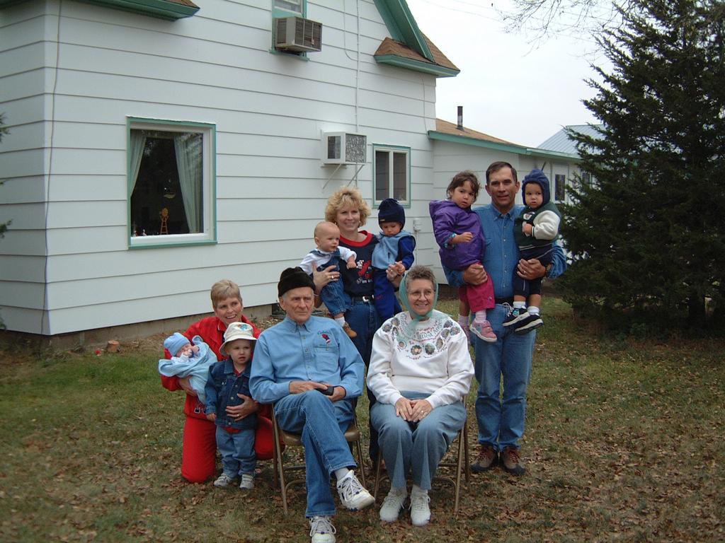 2000-10-27-42-Scott-Farm-Scott-Kids-with-grandkids.JPG