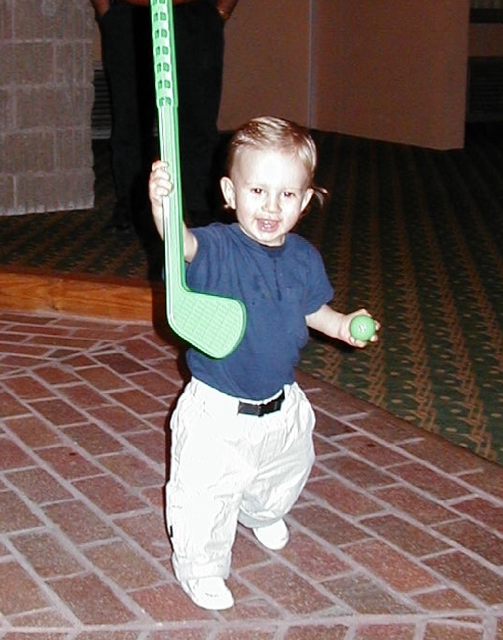 2000/10(October)/SD_Scott_Reunion/1024x768_2000-10-27-57-Holidome-Chance-Golfing.JPG