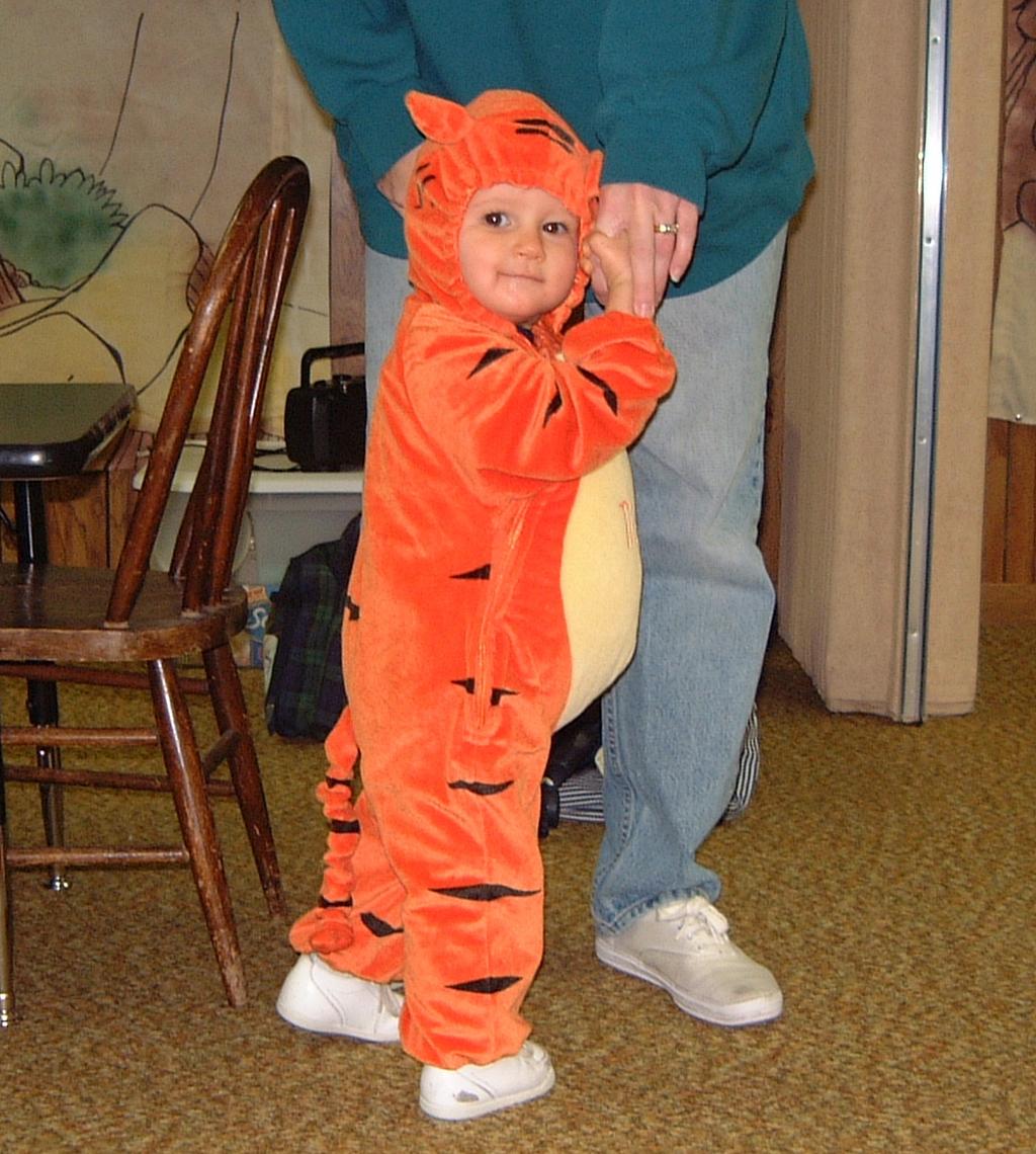 2000/10(October)/SD_Scott_Reunion/1024x768_2000-10-28-14-Church-Basement-Costume-Party-Tigger-Chance.JPG