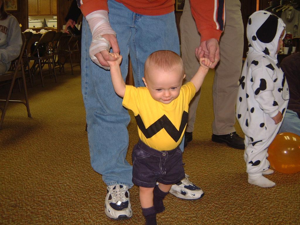 2000/10(October)/SD_Scott_Reunion/1024x768_2000-10-28-27-Church-Basement-Costume-Party-Charlie-Brown-Vale-Dalmation-Alex.JPG