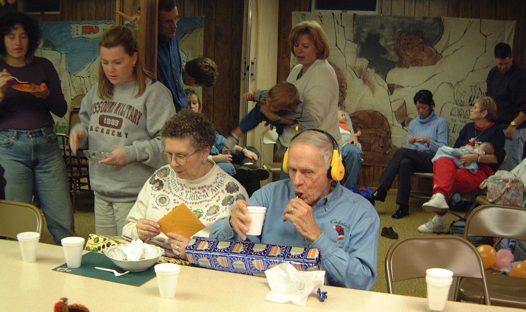 2000/10(October)/SD_Scott_Reunion/1024x768_2000-10-28-40-Church-Basement-Turkey-Dinner.JPG
