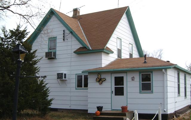 2000/10(October)/SD_Scott_Reunion/640x480_2000-10-23-1-Fresh-Painted-Farm-House.JPG