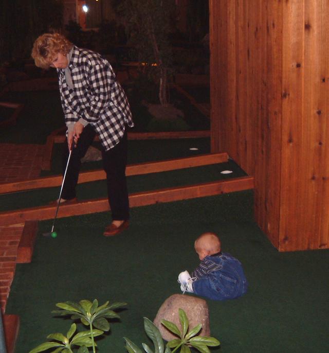 2000-10-26-02-Holidome-Grandma-Janeen-golfs-with-Vale.JPG