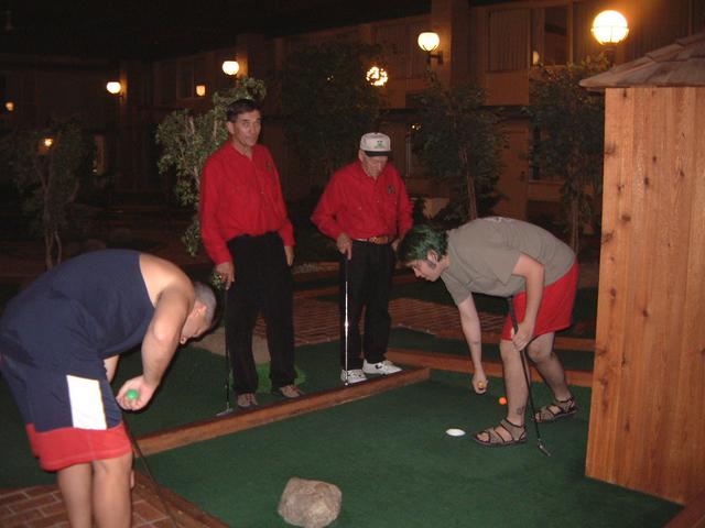 2000/10(October)/SD_Scott_Reunion/640x480_2000-10-26-31-Holidome-Scott-Men.JPG