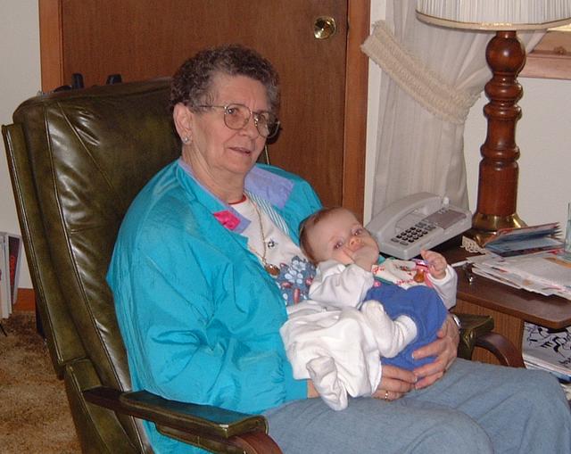 2000/10(October)/SD_Scott_Reunion/640x480_2000-10-27-14-Scott-Farm-GrammaScott-Genna.JPG