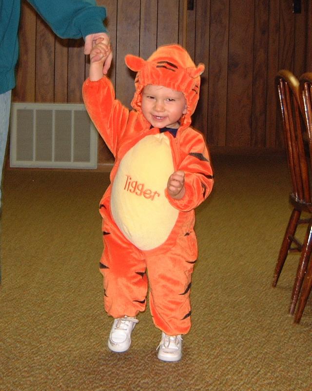 2000/10(October)/SD_Scott_Reunion/640x480_2000-10-28-13-Church-Basement-Costume-Party-Tigger-Chance.JPG