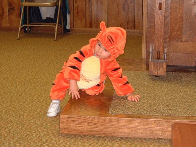 2000/10(October)/SD_Scott_Reunion/640x480_2000-10-28-29-Church-Basement-Costume-Party.JPG