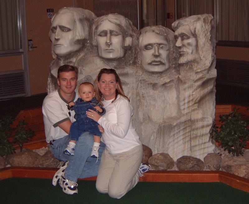 2000/10(October)/SD_Scott_Reunion/800x600_2000-10-26-03-Holidome-First-Arrivals-Katie-Justin-Vale.JPG