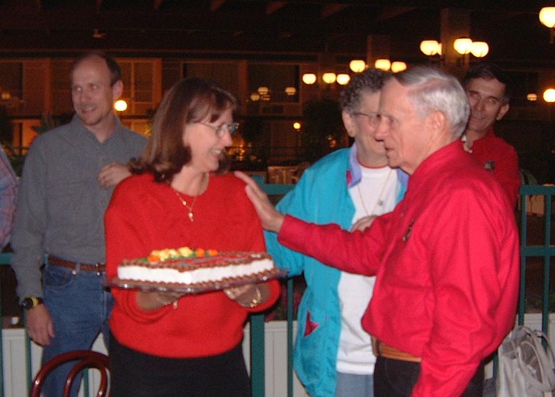 2000/10(October)/SD_Scott_Reunion/800x600_2000-10-26-17-Holidome.JPG